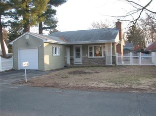 8 Lark Rd, Smithfield, RI 02828