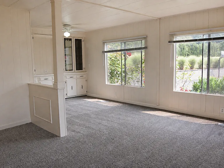 4550 SW 5th Ave — Photo 5