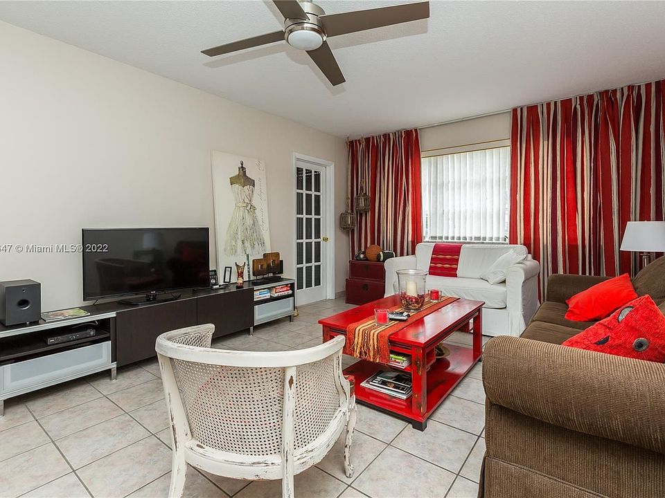 1st image of 2300 Park Ln APT 212