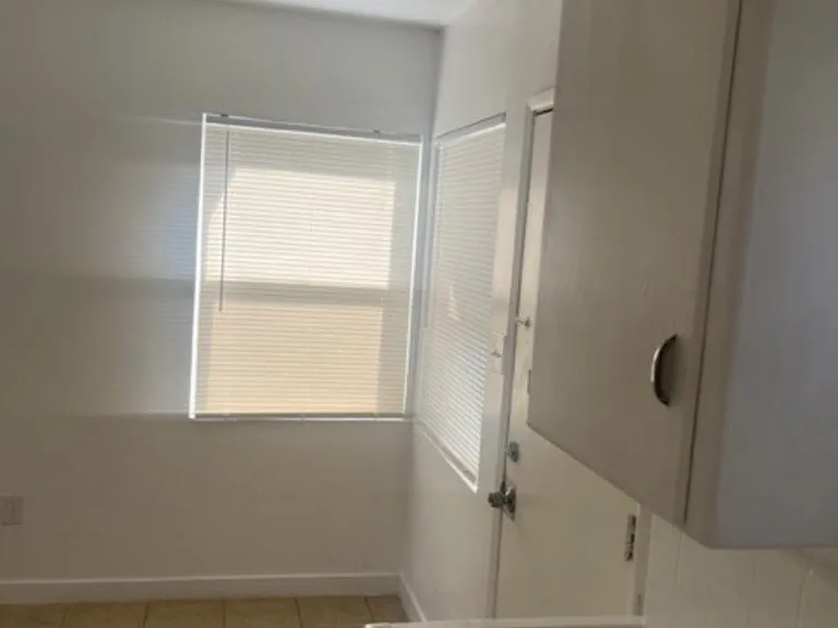 538 Stepney St #4 — Photo 2