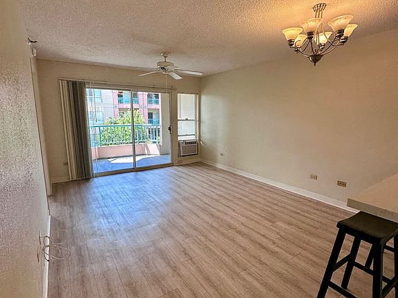 Spacious living room with AV, ceiling fan and balcony