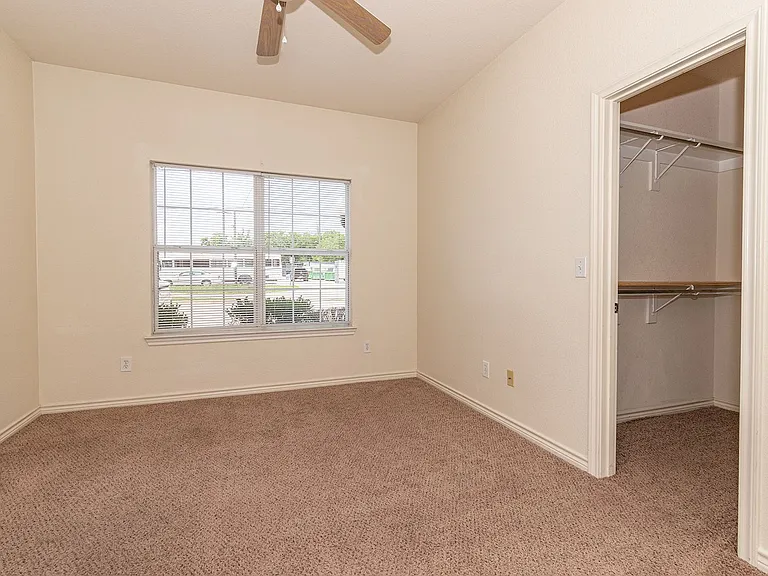 1609 Walnut St — Photo 13