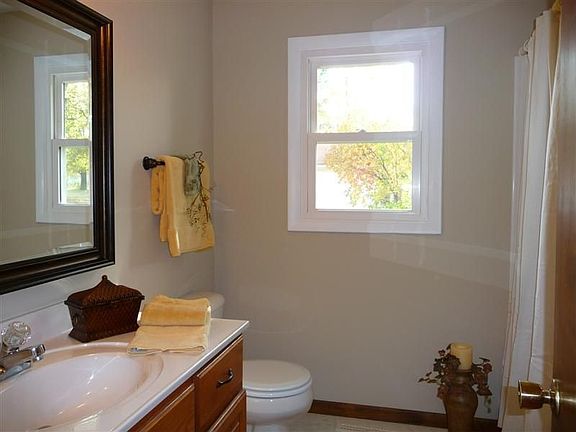 5th image of 2132 Bonnie Ln