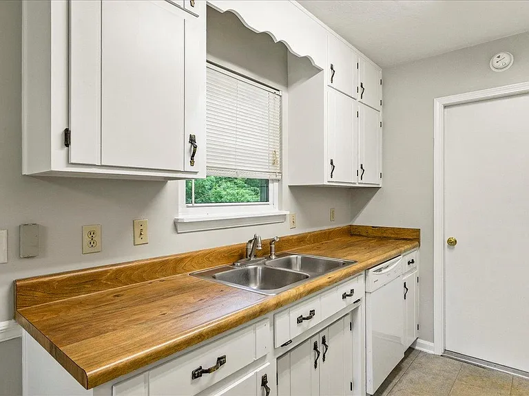3232 Riddle Dr — Photo 12