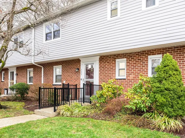 155 Charter Circle #155, Ossining, NY 10562