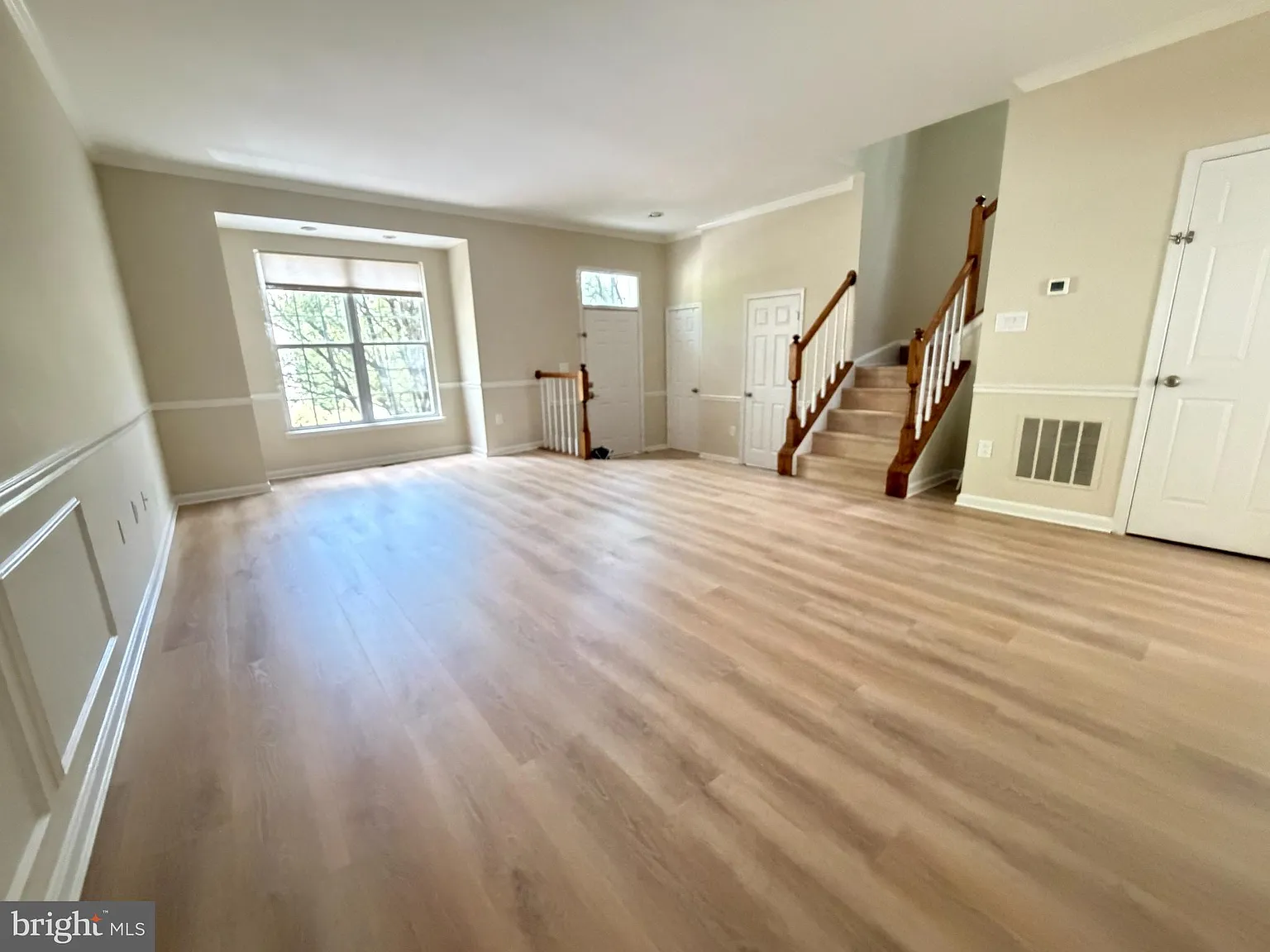 3 bed, 3.5 bath, 2434 sqft, $3,350 — Photo 4
