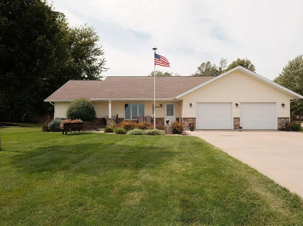 509 13th Ave NE, Sioux Center, IA 51250