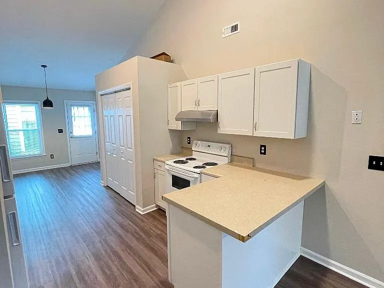 3311 Brookline Ct — Photo 6