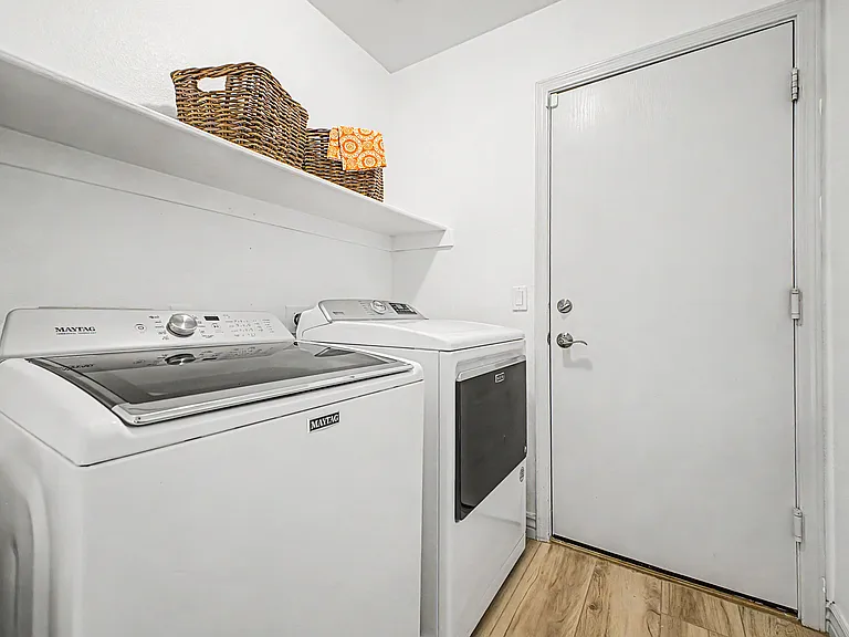 3905 E Rockwood Dr — Photo 12