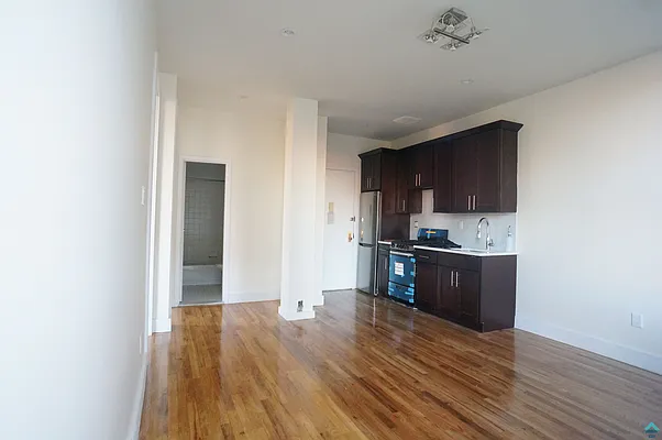 Rented by EXR | media 10