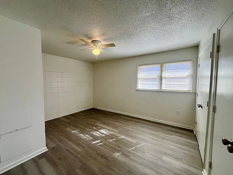 2409 University Dr — Photo 7