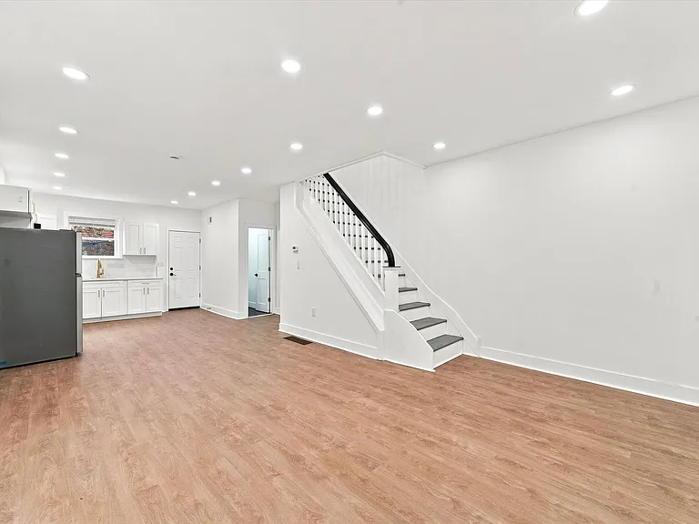 269 S Hirst St — Photo 2