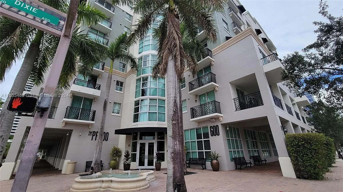 1 bed, 1.0 bath, 762 sqft, $2,350 — Photo 1