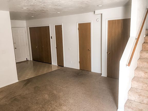 2nd image of 360 Moonlite Dr APT 1