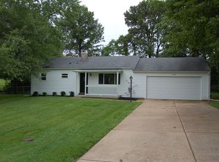 916 Center Ct, Ballwin, MO