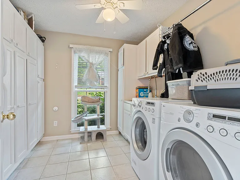 431 Duckworth Dr — Photo 13