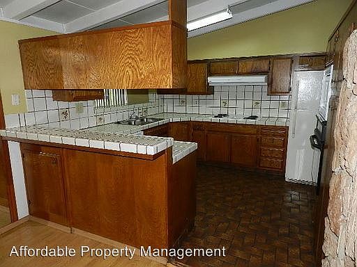 2nd image of 27747 Barcelona Ave