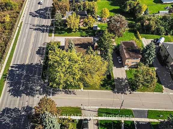 3rd image of 1033 Ravine Rd