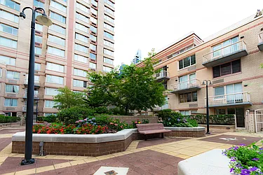 Rented by New York Casas Ltd.