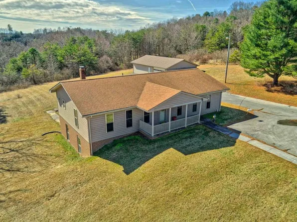 3089 Pandapas Pond Rd, Blacksburg, VA 24060