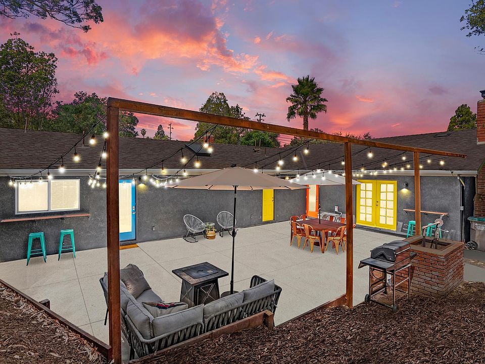 Quiet space for you. Lounge and study area with BBQ, firepit and bike parking