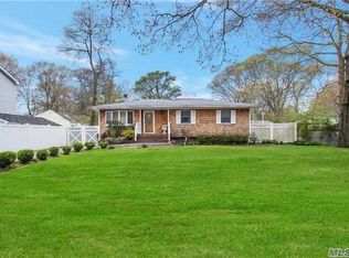 52 Roberts Rd W, Shirley, NY 11967