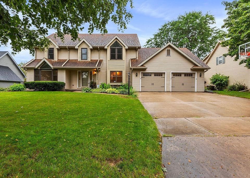 1133 E Rustic Road APPLETON