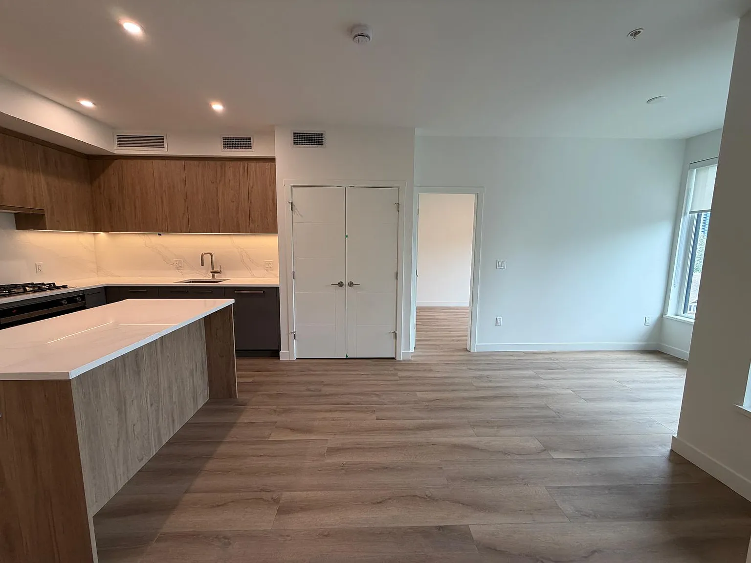 2 bed, 725 sqft, $2,700 — Photo 1