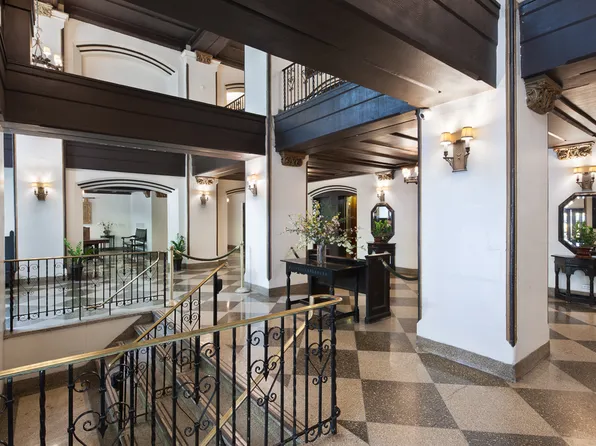 320 East 42nd Street 418 image 8 of 9