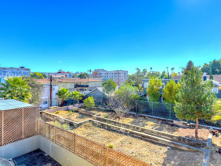 1650 Winona Blvd #4 — Photo 20