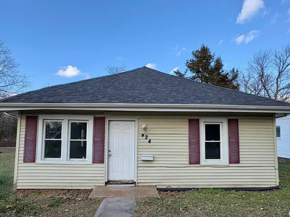 424 Mark St, Carterville, IL 62918