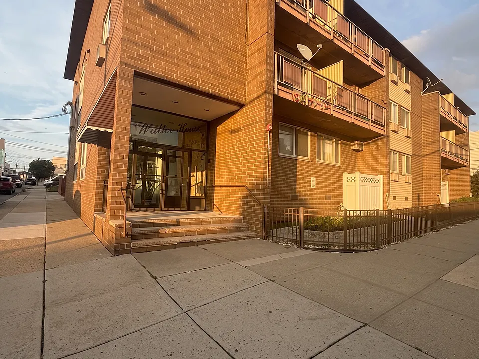 423 Walker St #C6