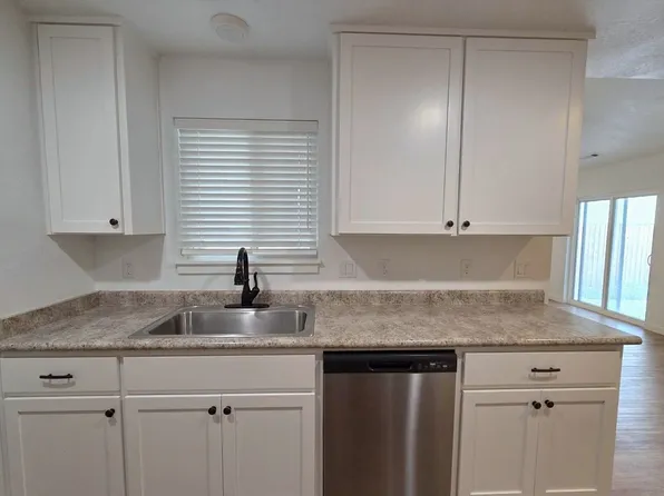 Newer Two bedroom/Two bath Duplex | Available Late July, 141 Northridge Ter, Medford, OR 97501