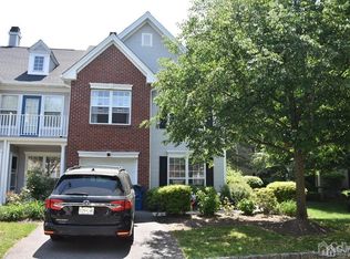 10 Lee Ct, Plainsboro, NJ 08536