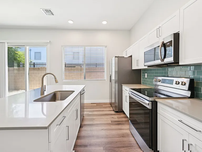 Baseline on 16 — Photo 44