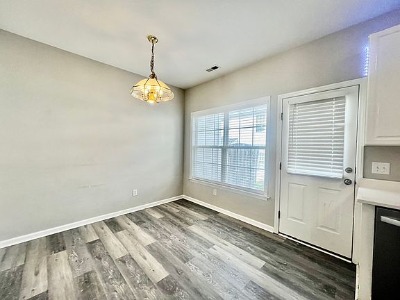 4th image of 2829 Bennington Dr