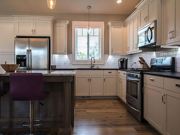 2nd image of 4117 Ashford Pl