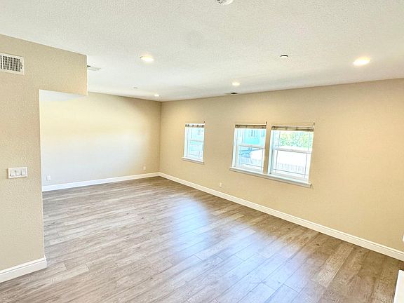 Huge Living / Family room + Extra space + Dining room