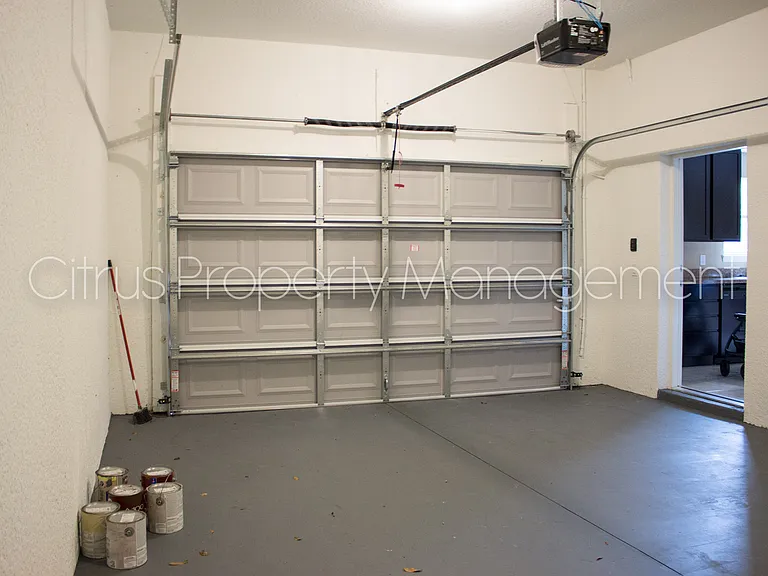 2419 S Shine Ave — Photo 22