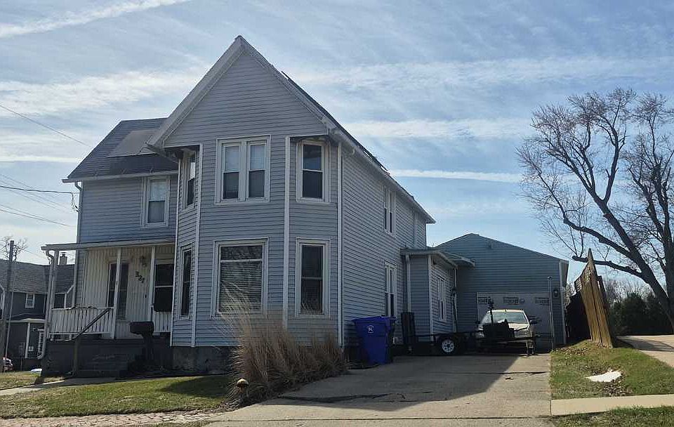 2nd image of 327 Lyle St