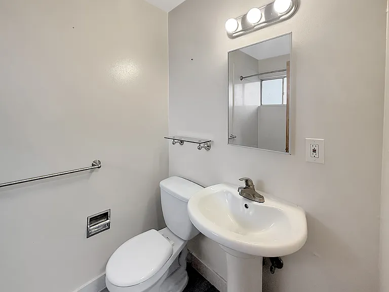 3600 Dimond — Photo 18