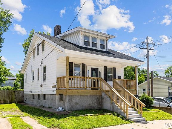 2nd image of 136 W Arlee Ave