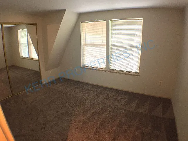 2219 SE Reedway St — Photo 8