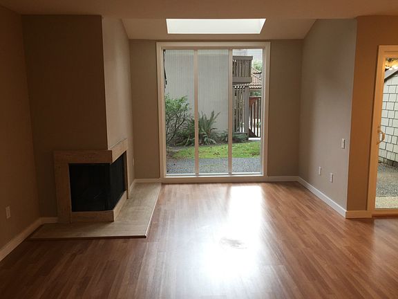 5th image of 13730 15th Ave NE #101G