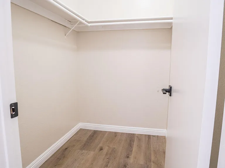 39547 Victoria St — Photo 11