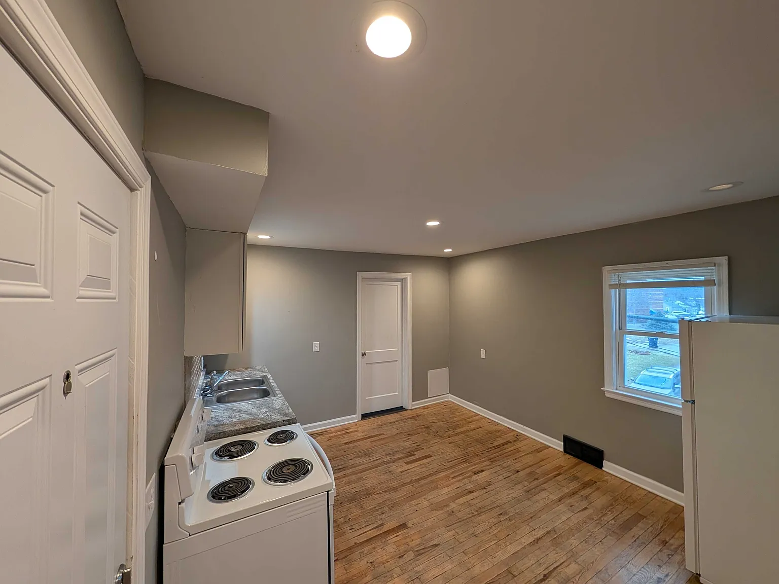 215 South Ewing Street - B — Photo 2