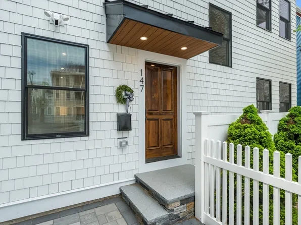 147 W 8th St, South Boston, MA 02127
