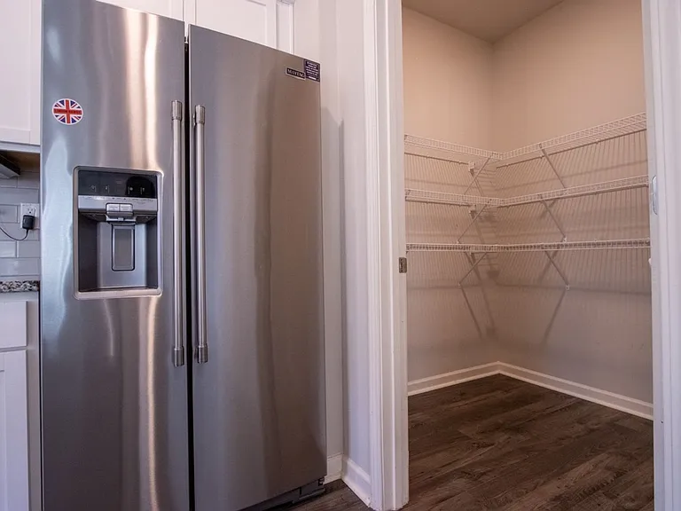325 Park West Blvd — Photo 7