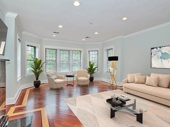 2nd image of 6150 N Rockwell St APT 3