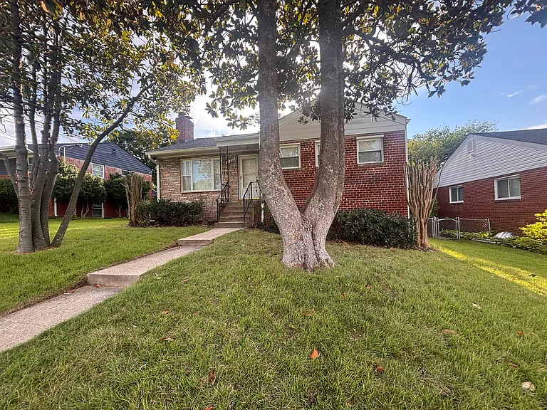 11203 Dodson Ln — Photo 2